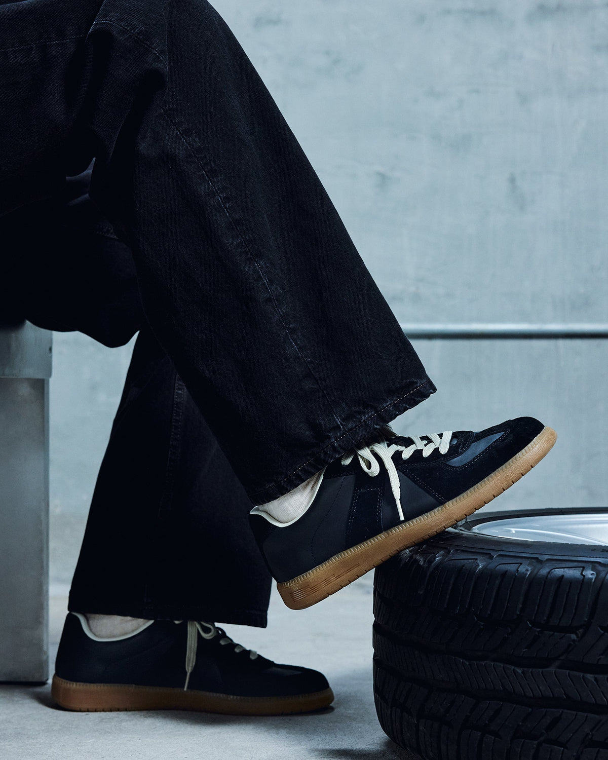 DIXON BLACK LEATHER